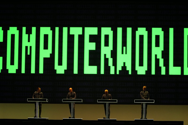 Крафтверк одушевио публику у распродатој Штарк арени